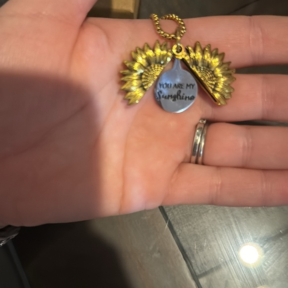 You are my sunshine necklace - Picture 4 of 4